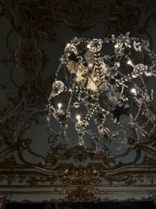 Palazzo reale di Genova. Lampadario, Sala del Veronese